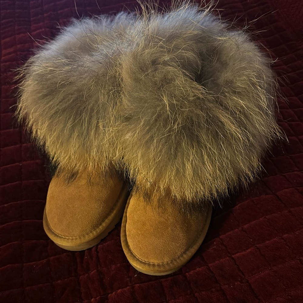 Real fur,  genuine sheep's wool size 6 boots
